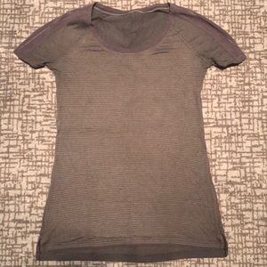 Lululemon black tee